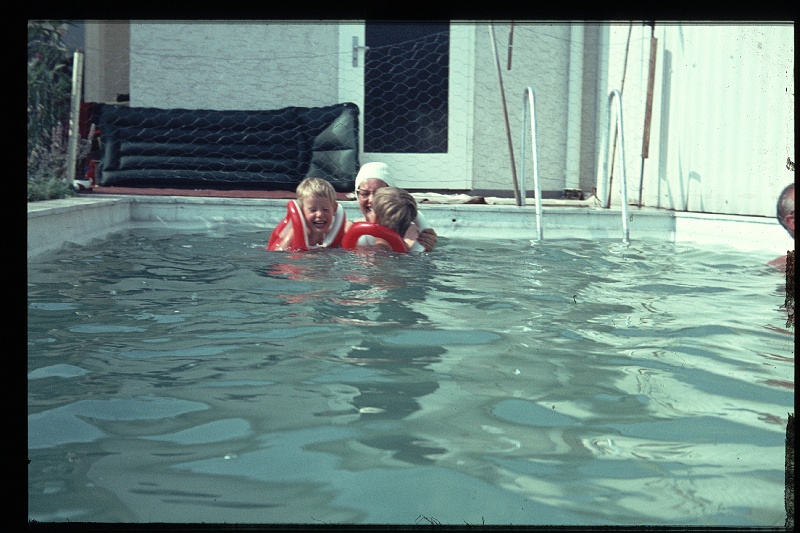 08.Regensburg jun 1966 Ilse,Brigitte,Marion.JPG